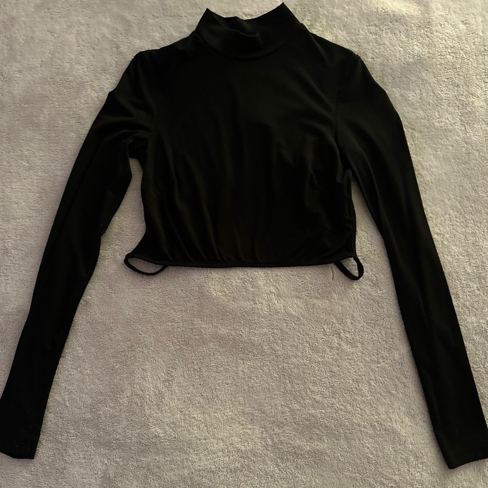 Adika Cropped Backless Long sleeve top with tie